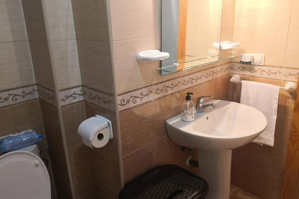 דירות רוקאוטס דה מר Centro Roquetas 5 Minutos De La Playa En Coche Garaje Solo Si Esta Disponible מראה חיצוני תמונה