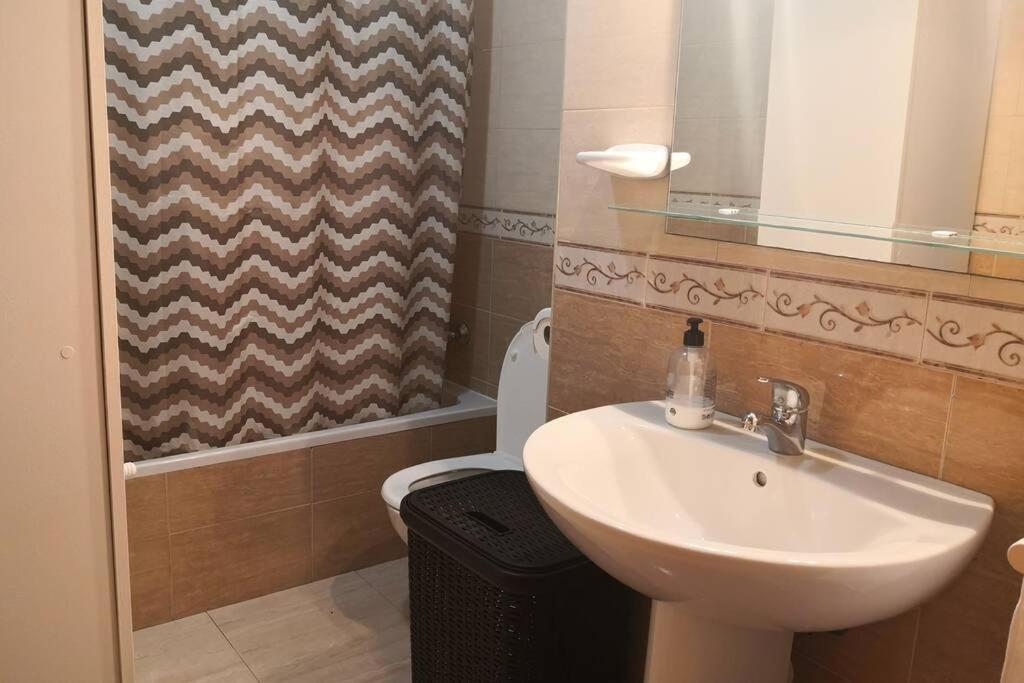 דירות רוקאוטס דה מר Centro Roquetas 5 Minutos De La Playa En Coche Garaje Solo Si Esta Disponible מראה חיצוני תמונה