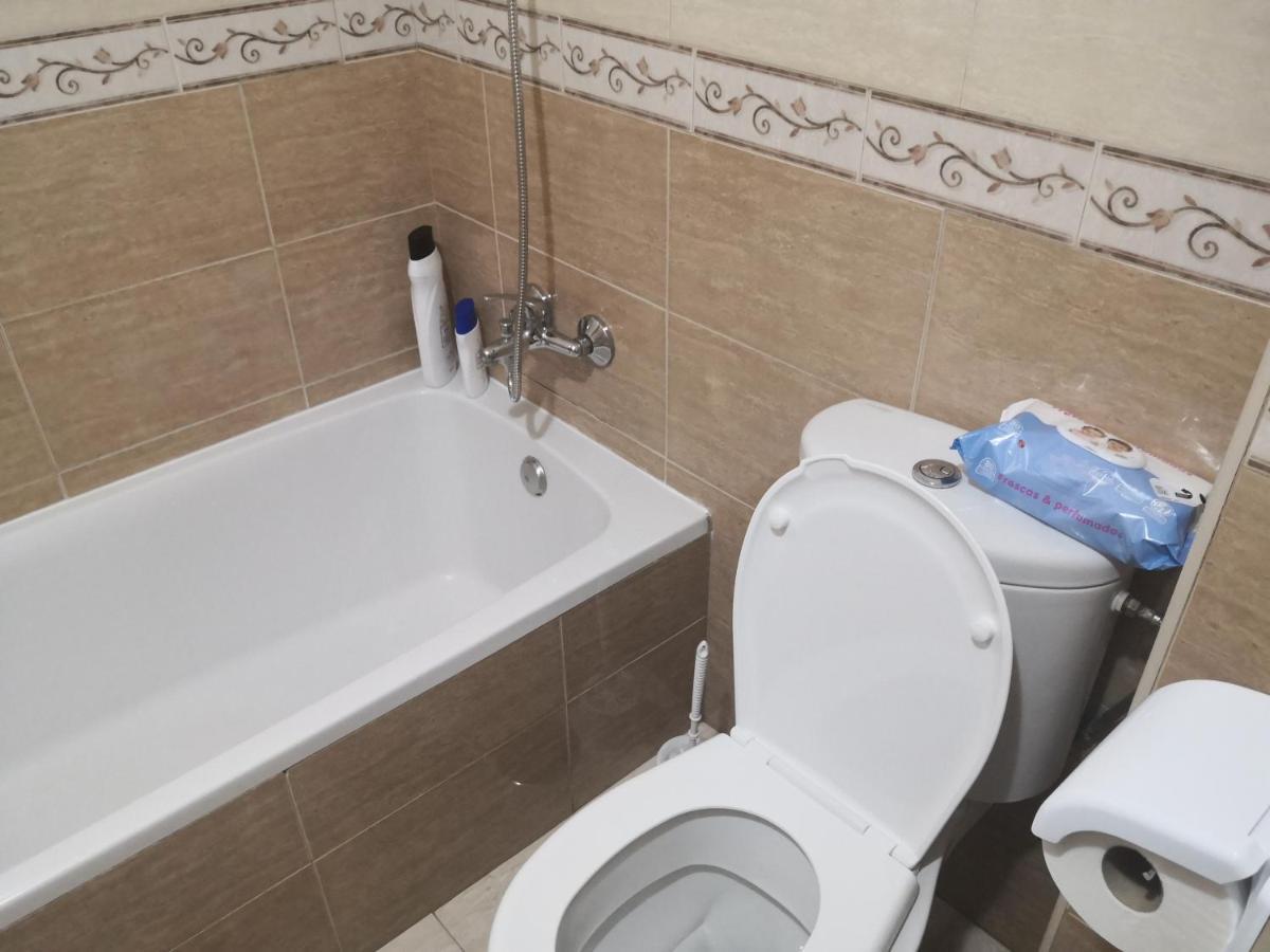 דירות רוקאוטס דה מר Centro Roquetas 5 Minutos De La Playa En Coche Garaje Solo Si Esta Disponible מראה חיצוני תמונה